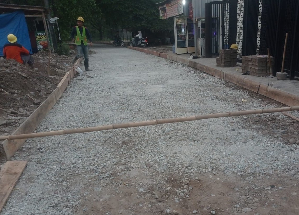 Agregat Diduga Tipis, Rekonstruksi Jalan Kampung Kandang–Malangnengah Dipertanyakan, Aktivis Desak Evaluasi
